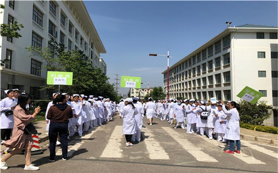 BB贝博艾弗森官网193名毕业生参加2019年护理类“专升本”专业技能考试