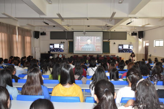 BB贝博艾弗森官网师生收听收看中华人民共和国成立70周年庆祝活动实况直播