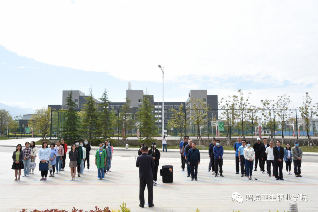 一场“特殊”的开学典礼　一次“特别”的升旗仪式