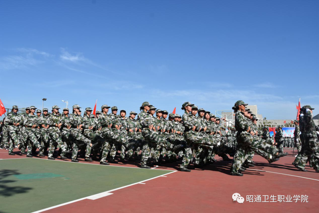 BB贝博艾弗森官网2019级学生军训圆满结束