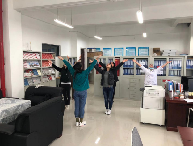 BB贝博艾弗森官网临床系开展爱国卫生“七个专项行动”工间操培训活动