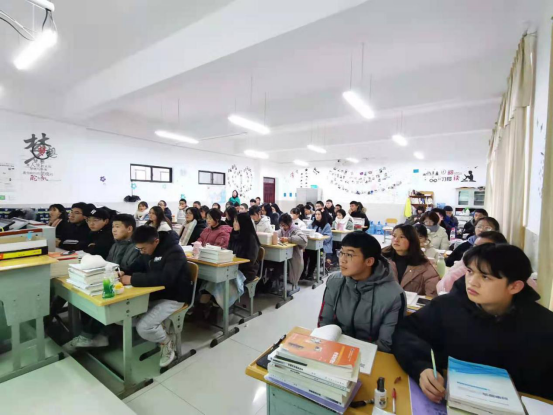 马克思主义学院组织思想政治理论课骨干教师进行公开课示范教学活动