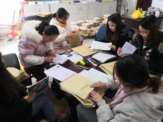 BB贝博艾弗森官网组织整理学生档案 全面推进学生档案管理规范化   