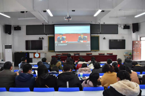 BB贝博艾弗森官网收听收看学习贯彻习近平总书记关于教育的重要论述辅导报告会