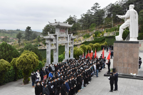 祭革命英烈 颂爱国情怀