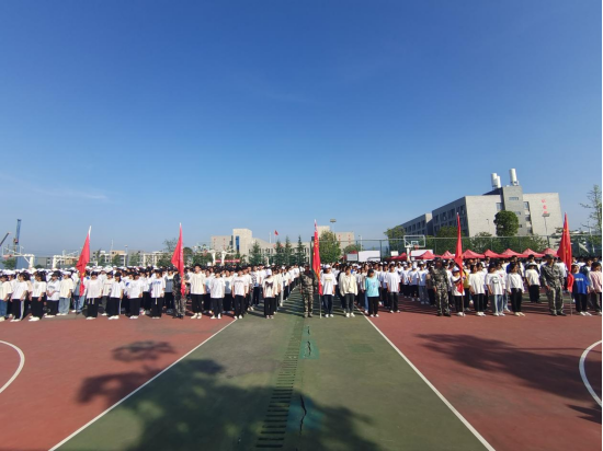 沐浴初秋朝阳 迎接青春风采——BB贝博艾弗森官网2022级中专学生军训拉开帷幕