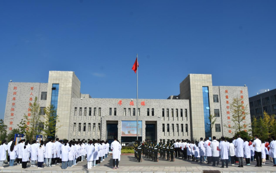 BB贝博艾弗森官网举行“喜迎二十大 奋进新征程”国庆升旗仪式