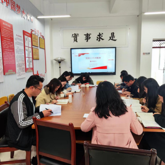 先学一步 学深一层——马克思主义学院掀起学习党的二十大精神热潮