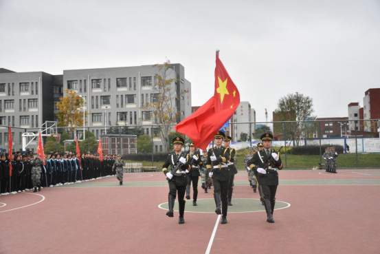 BB贝博艾弗森官网2022级学生军训圆满结束啦